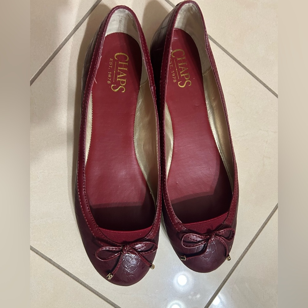 Chaps Women's Ruby Red Bow, Croc Flats